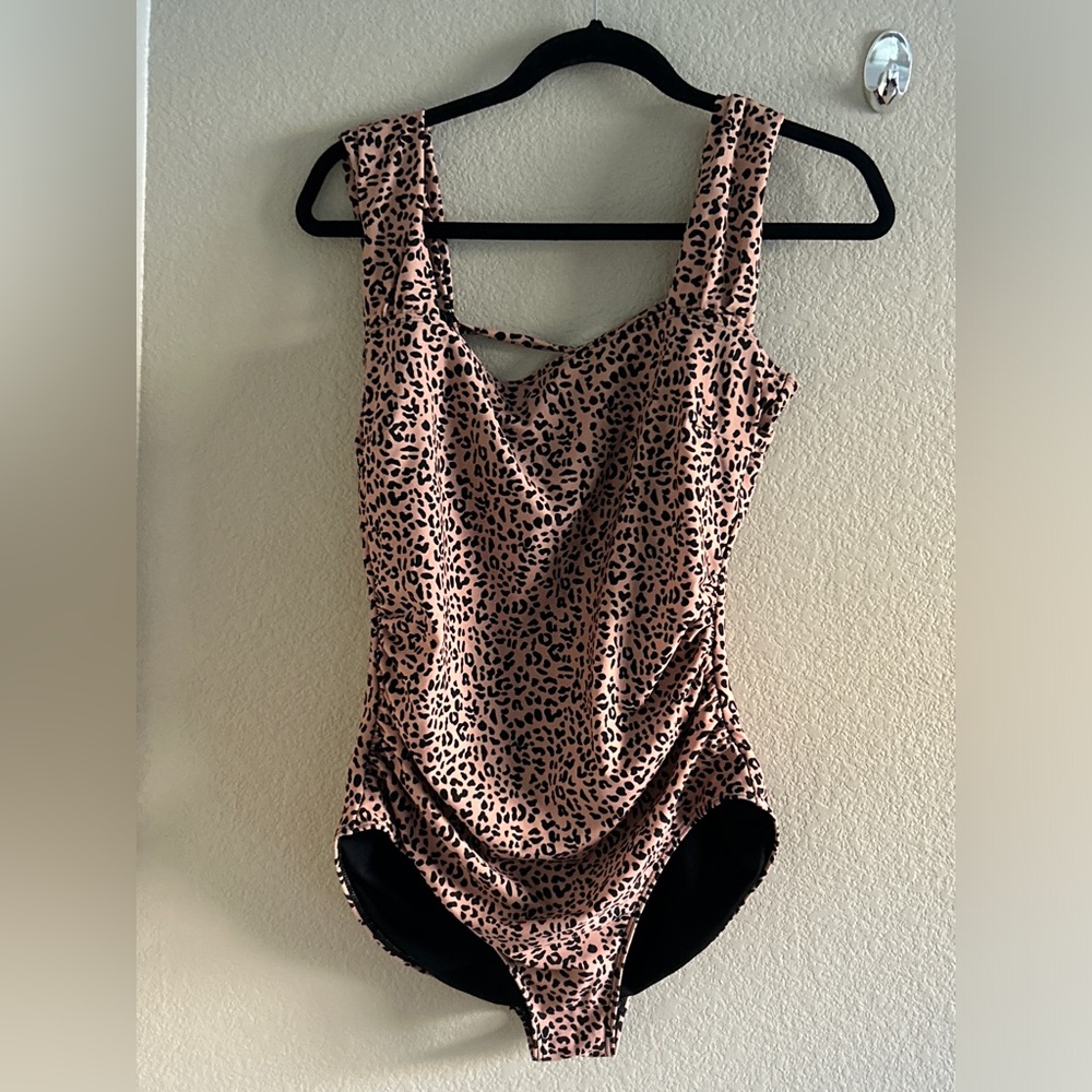 Janela Bay cheetah print Swimsuit one piece size L